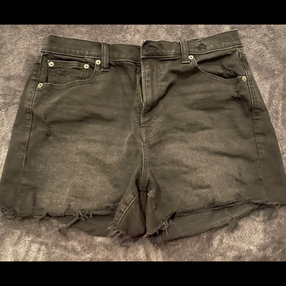 EUC Gap black shorts
